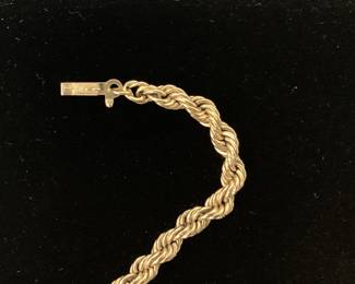 8.5inch 14k 3.7mm Rope link 4.2 grams This bracelet features a notched tube clasp