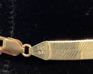 20inch 14k 7mm Herringbone 22 grams Amazing condition, perfect length Herringbone necklace