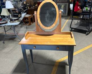 oval mirrored vanity