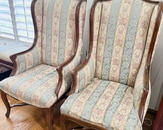 Beautiful French Provincial style / Louis XV style chairs