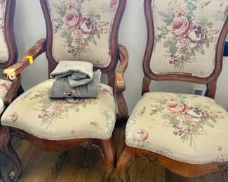 Beautiful French Provincial style / Louis XV style chairs