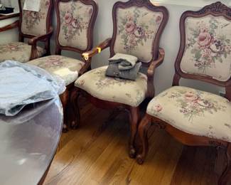 Beautiful French Provincial style / Louis XV style chairs