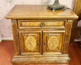 2 vintage Stanley nightstand floral design