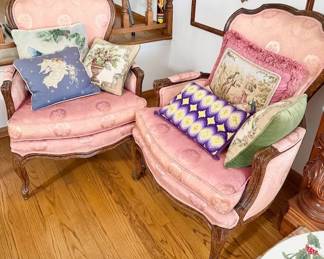 Beautiful French Provincial style / Louis XV style chairs