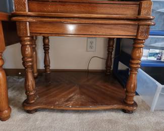 Qty 2 end tables