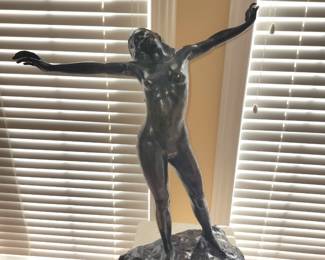 "Despertar" bronze sculpture by Gabriel Ponzanelli