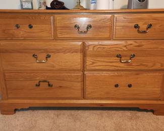 Ethan Allen dresser (coordinating mirror available)