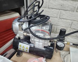 Portable Airbrush Compressor with recovery tank