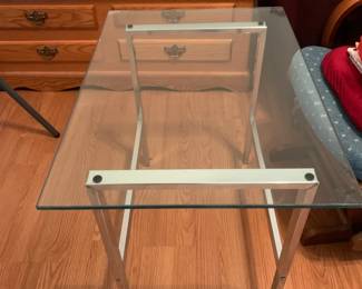 #21	Glass top end table 20x28x22"	 $30.00 			