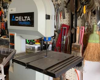 #81	Delta ShopMaster Band saw w light	 $125.00 			