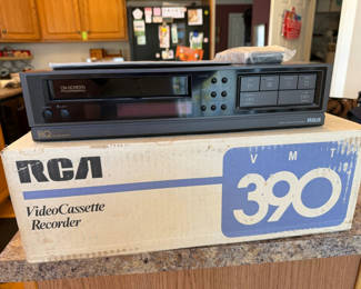 Lot 7: Vintage RCA VMT390 VCR VHS Player
