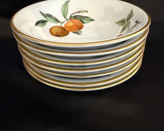 Lot 31: 7-Royal Worcester Evesham Gold Soup/Cereal Bowl