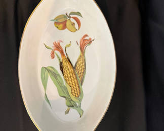 Lot 21: Vintage Royal Worcester Evesham porcelain oval serving dish/oval baker