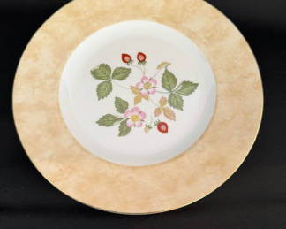 Lot 49: 6 - Collectable Wedgwood Wild Strawberry Plates