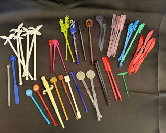 Lot 15: Collection of Vintage Plastic Cocktail Swizzle Stir Sticks