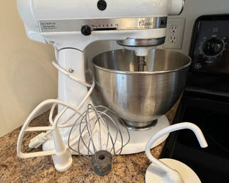 Lot 3: KitchenAid Stand Mixer -White