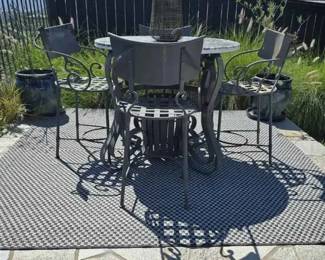 KR140Patio table, chairs and Rug