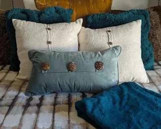 KR251Pillow Palooza