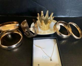 KR200Gold Tone Bangle Bracelets 