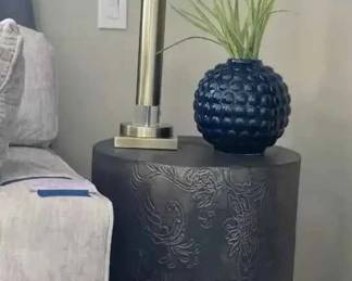 KR149Drum End Table And Ashley table lamp