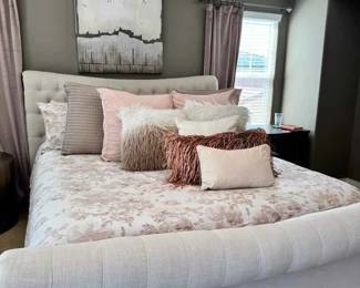 KR134California King Bed Ensamble