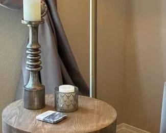 KR105End Table, Floor Lamp,  Decor