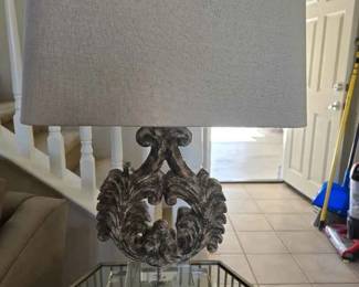 KR196Resin Table Lamp