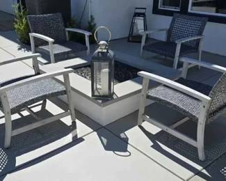 KR144Woven patio chairs with candle 