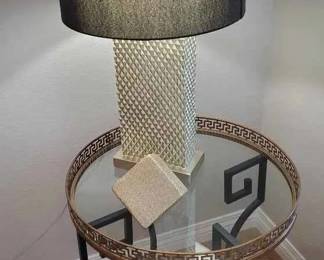 KR111Side Table, Lamp And Rug