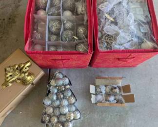 KR231Christmas In Silver  Gold Tones