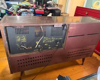 Hawaiian Stereo / Record Player