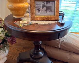 Round mahogany pedestal side table