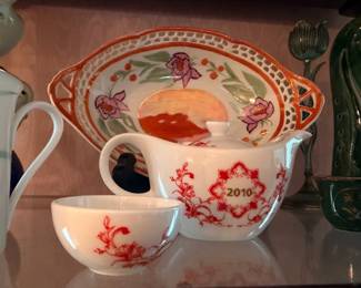 Red floral porcelain teapot, bowl and platter set