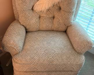 Upholstered tufted recliner chair, beige pattern