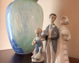 Lladro-style porcelain wedding figurine and art glass vase