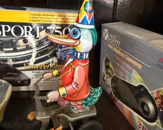 Tin wind up duck
