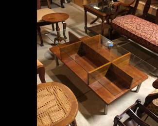 Very nice contemporary glass top coffee table