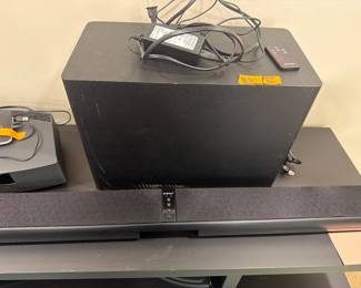 Speaker and sound bar