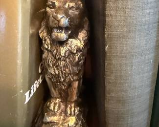 Lion bookend