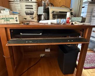 Medium Oak Computer Desk with Pull-Out Keyboard Tray