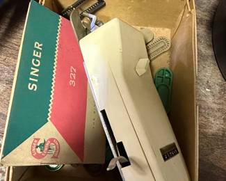 Singer Professional Buttonholer Attachment 32Z