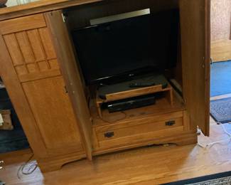 Hooker Furniture Mission Style Oak Media Console / Armoire