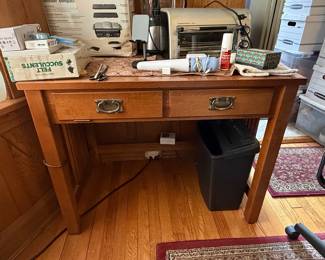 Medium Oak Computer Desk with Pull-Out Keyboard Tray