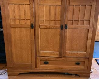 Hooker Furniture Mission Style Oak Media Console / Armoire hooker