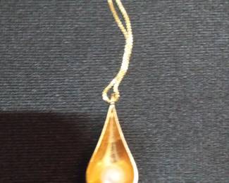 14k Gold Teardrop Pendant Necklace with Pearl