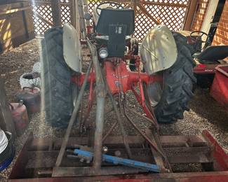 Ford 841 tractor-runs well