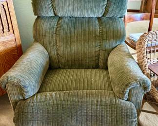 MCM Leggett & Platt highback recliner 39 1/2H x 26 1/2 W X 63D when extended