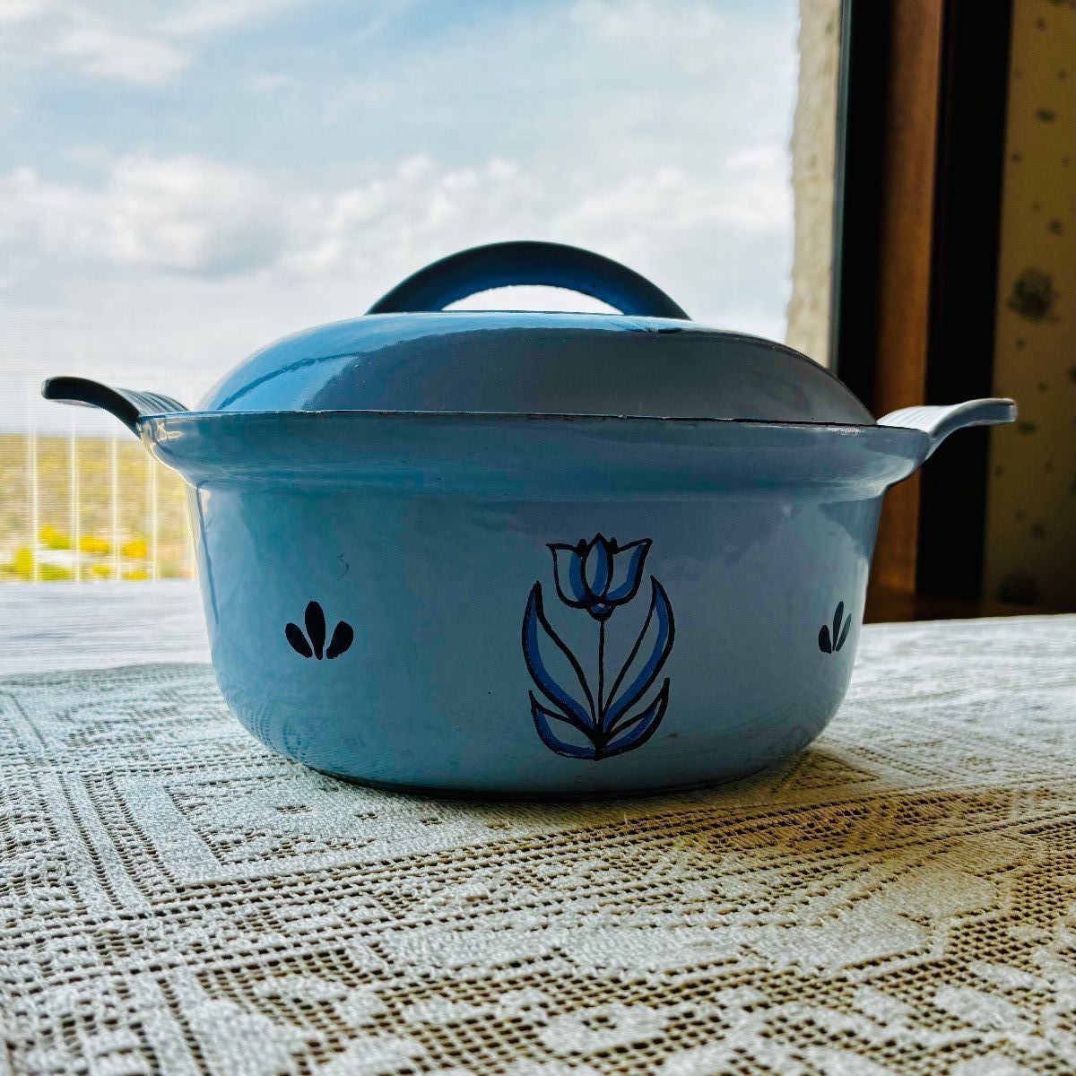 1970's DRU Holland Blue Tulip cast iron casserole 