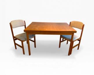 79 DanishMCMTeakExtendableDiningTablew2BennyLindenChairs