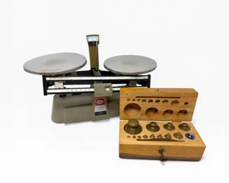 61 VintageOhausHarvardTripBalanceScalewBrassWeightsWoodCase